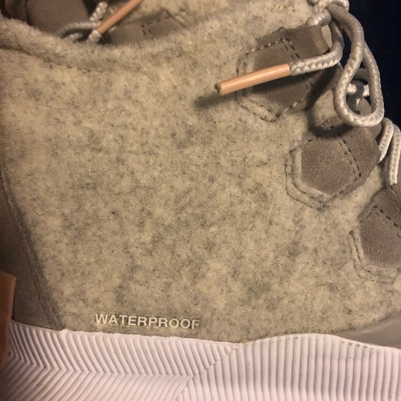 NEW!!Sorel Women's Out 'N About III Classic Duck Boots, Sz 7, Off-White/grey - Picture 6 of 8